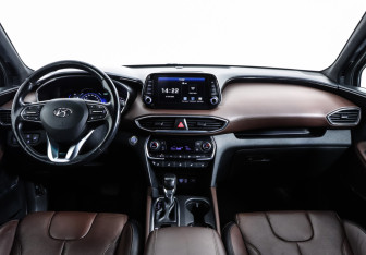 Подержанный автомобиль Hyundai Santa Fe 2018 года (11 фото)