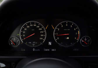 Подержанный автомобиль BMW X5 M 2017 года (8 фото)