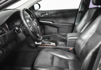 Подержанный автомобиль Toyota Camry Sedan 2016 года (10 фото)