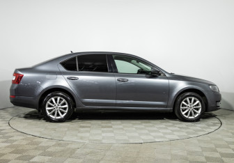 Подержанный автомобиль Skoda Octavia Liftback 2016 года (4 фото)