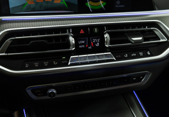 Подержанный автомобиль BMW X5 2020 года (20 фото)