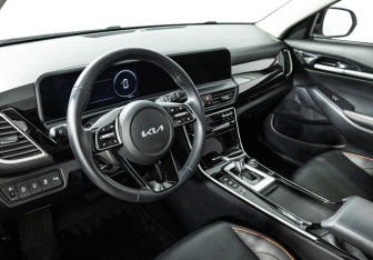 Подержанный автомобиль Kia Seltos 2024 года (12 фото)