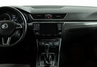 Подержанный автомобиль Skoda Superb Liftback 2017 года (14 фото)