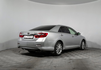 Подержанный автомобиль Toyota Camry Sedan 2011 года (5 фото)