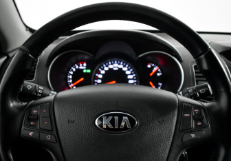 Подержанный автомобиль Kia Sorento 2016 года (15 фото)