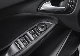 Подержанный автомобиль Ford Focus Sedan 2019 года (10 фото)
