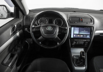 Подержанный автомобиль Skoda Octavia Liftback 2012 года (11 фото)