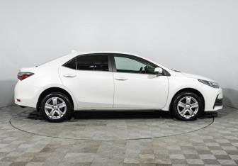 Подержанный автомобиль Toyota Corolla Sedan 2018 года (4 фото)