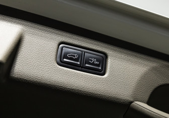 Подержанный автомобиль Kia Carnival 2021 года (40 фото)