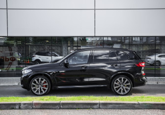 Подержанный автомобиль BMW X5 2021 года (9 фото)