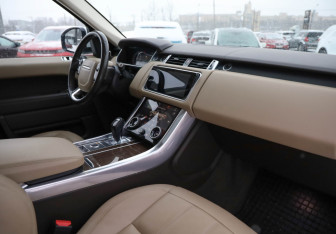 Подержанный автомобиль Land Rover Range Rover Sport 2018 года (9 фото)