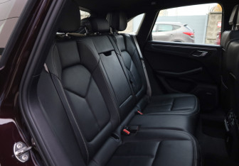 Подержанный автомобиль Porsche Macan 2023 года (13 фото)