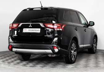 Подержанный автомобиль Mitsubishi Outlander 2016 года (5 фото)