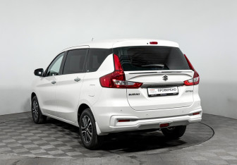 Подержанный автомобиль Suzuki Ertiga 2022 года (7 фото)