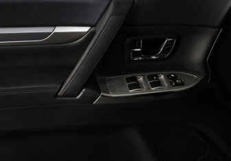 Подержанный автомобиль Mitsubishi Pajero 2014 года (22 фото)