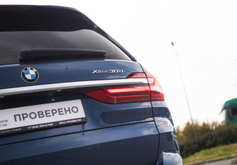 Подержанный автомобиль BMW X7 2019 года (9 фото)