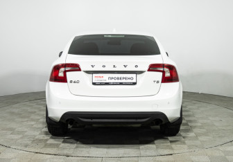 Подержанный автомобиль Volvo S60 2012 года (6 фото)