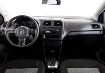 Подержанный автомобиль Volkswagen Polo Sedan 2012 года (10 фото)