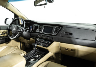 Подержанный автомобиль Kia Carnival 2019 года (9 фото)