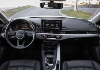 Подержанный автомобиль Audi A4 Sedan 2020 года (10 фото)