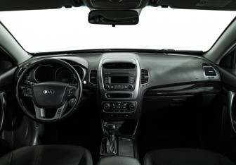 Подержанный автомобиль Kia Sorento 2016 года (13 фото)