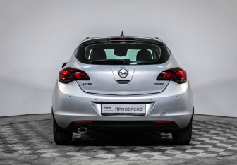 Подержанный автомобиль Opel Astra Hatchback 2011 года (6 фото)