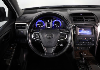 Подержанный автомобиль Toyota Camry Sedan 2015 года (10 фото)