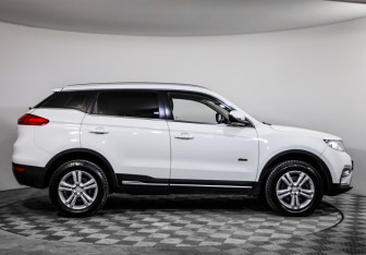 Подержанный автомобиль Geely Atlas 2018 года (3 фото)