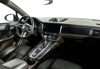 Подержанный автомобиль Porsche Macan 2021 года (9 фото)