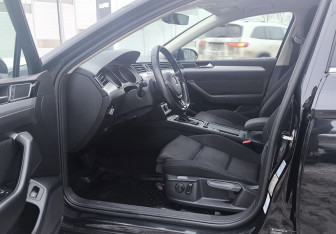 Подержанный автомобиль Volkswagen Passat Sedan 2018 года (14 фото)