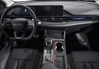 Подержанный автомобиль Omoda S5 GT 2023 года (14 фото)