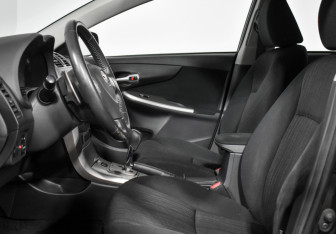 Подержанный автомобиль Toyota Corolla Sedan 2007 года (12 фото)