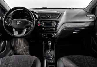 Подержанный автомобиль Kia Rio Sedan 2012 года (14 фото)