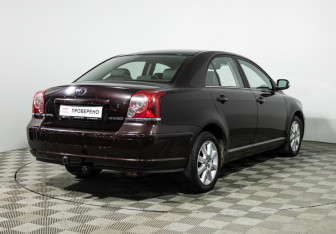 Подержанный автомобиль Toyota Avensis Sedan 2008 года (5 фото)