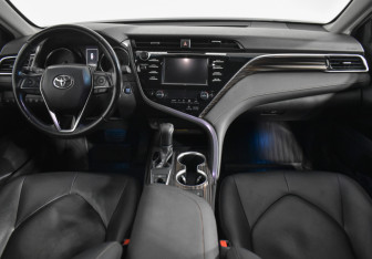 Подержанный автомобиль Toyota Camry Sedan 2019 года (13 фото)