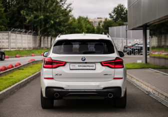 Подержанный автомобиль BMW X3 2020 года (7 фото)