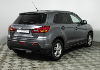 Подержанный автомобиль Mitsubishi ASX 2011 года (5 фото)