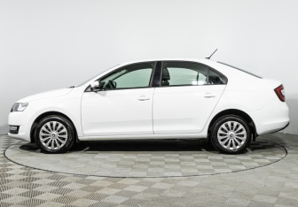 Подержанный автомобиль Skoda Rapid Liftback 2019 года (8 фото)