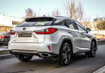 Подержанный автомобиль Lexus RX 2016 года (5 фото)
