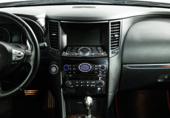 Подержанный автомобиль Infiniti FX 2013 года (14 фото)