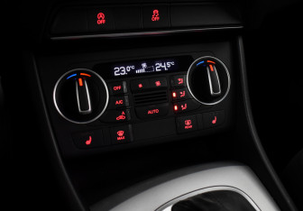 Подержанный автомобиль Audi Q3 2015 года (14 фото)