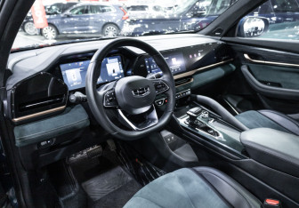 Подержанный автомобиль Geely Monjaro 2023 года (19 фото)