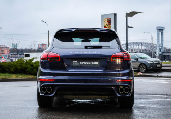 Подержанный автомобиль Porsche Cayenne 2016 года (8 фото)