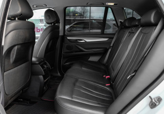 Подержанный автомобиль BMW X5 2017 года (30 фото)