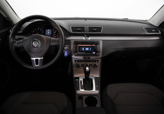 Подержанный автомобиль Volkswagen Passat Sedan 2012 года (9 фото)