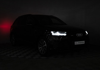 Подержанный автомобиль Audi Q7 2019 года (37 фото)