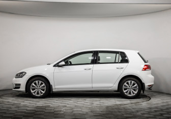 Подержанный автомобиль Volkswagen Golf Hatchback 2013 года (8 фото)
