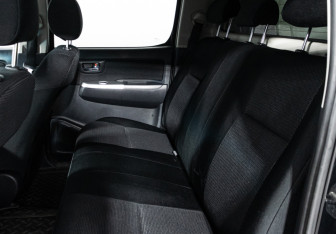 Подержанный автомобиль Toyota Hilux 2014 года (10 фото)