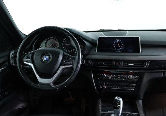 Подержанный автомобиль BMW X5 2016 года (12 фото)