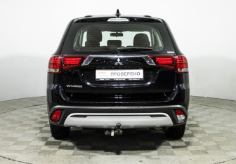 Подержанный автомобиль Mitsubishi Outlander 2021 года (6 фото)